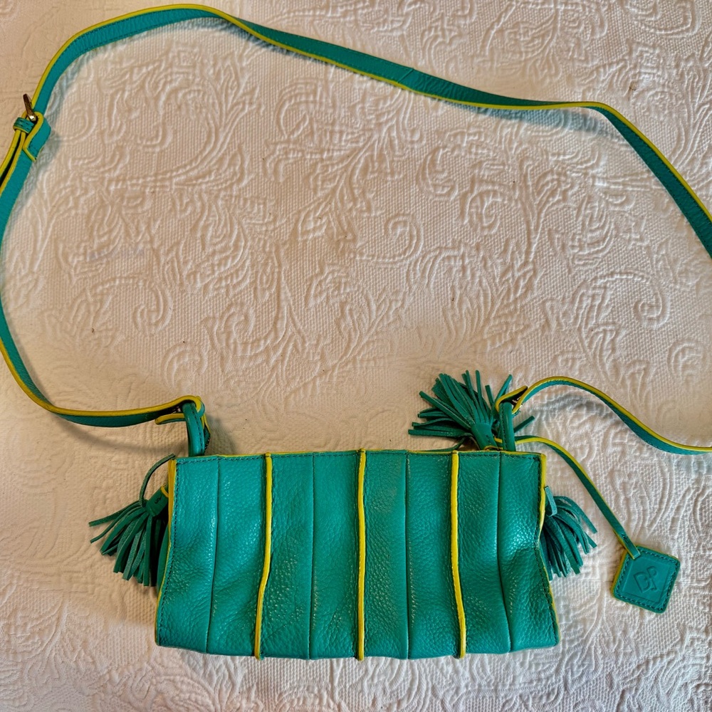 Donald Pliner cross body genuine leather purse
Turquoise with yellow trim
